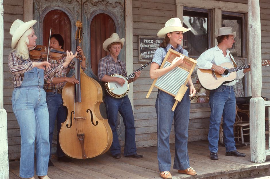 Photograph representing the Folk and Plucked Instruments category